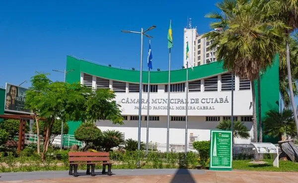 Fim da lua de mel: Prefeito de Cuiabá perde apoio de 10 vereadores e risco de CPI aumenta